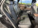 後部座席も気になるようなキズ・汚れやへたり等、大きなダメージはなく、良好な状態です。