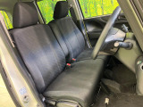 後部座席も気になるようなキズ・汚れやへたり等、大きなダメージはなく、良好な状態です。