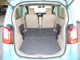 ●リアシートを倒すと、こんなに広い荷室が出来ますよ!ショッピングやレジャーに何かできそうな雰囲気のラゲッジスペースです!