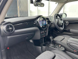 ◆LIBERALAは、輸入車選びの新たなスタイルを提案するインポート・セレクト・ブランドです。オーナー様となる方がクルマから直接感じる感性を第一にした、最良の一台との出会いをコーディネートいたします。