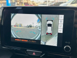 【パノラミックビューモニター】専用のカメラにより、上から見下ろしたような視点で360度クルマの周囲を確認することができます☆死角部分も確認しやすく、狭い場所での切り返しや駐車もスムーズに行えます。