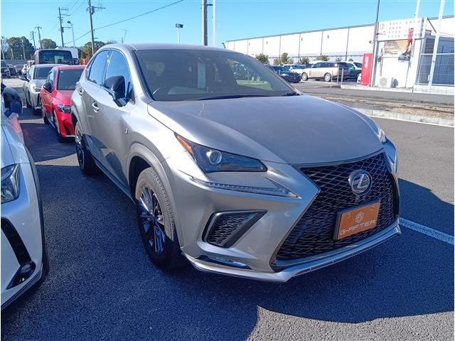 NX300h クール&ブライト 4WD後期型 禁煙車 特別仕様車