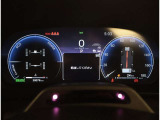 とっても見やすいメーターです。夜間時はラグジュアリーな気分にさせてくれる照明が魅力ですので、夜のドライブも楽しみになりますよ♪