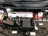 1800ccガソリンエンジン+モーターのハイブリッドです。