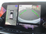 自車を真上から見下ろすように映し出すので周囲の状況が分かるアラウンドビューモニター搭載。フロントカメラとしても使用できます。車庫入れなど苦手な人の頼りになる助っ人です。