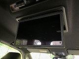 【フリップダウンモニター】大画面モニターで後席でもエンタメをお楽しみいただけます。小さなお子様にも大人気の装備です♪