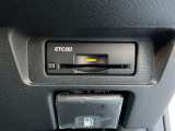ETCは、高速道路料金所の渋滞を避け、時間と手間を省くことができます。また、料金の支払いや精算の手間が省け、便利で快適なドライブをサポートします