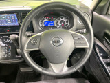 【純正革巻きステアリング】上質な革を使用することで、手にしっかり馴染みとても運転しやすいハンドルです♪