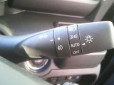 ★オートライト&ハイビームアシスト★周囲の明るさを感知して自動でライト点灯してくれトンネルなどで便利です。さらに!対向車などを感知してハイ&hArr;ローも自動で切り替えてくれます。