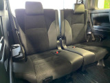 3列目シートはもちろん状態良好☆大人でもゆったりと座って頂けますので、大人数でのお出かけもラクラクです♪ご家族で、気の知れた仲間で、ドライブに行くのが楽しみですね♪