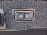 Audi正規ディーラーが高品質をお約束。高度な訓練・教育を受けたAudi専任メカニックが、100項目にもおよぶ精密な点検を実施。すべてクリアしたAudi車だけ、あなたのお手元に届けられるのです