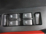 運転席側のパワーウィンドウスイッチです。全ての窓の開閉操作ができます。