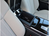 Audi正規ディーラーが高品質をお約束。高度な訓練・教育を受けたAudi専任メカニックが、100項目にもおよぶ精密な点検を実施。すべてクリアしたAudi車だけ、あなたのお手元に届けられるのです