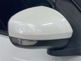 視認性の良いターンランプ付きドアミラー。 周りからどっちに曲がるか判りやすくなって安全性が向上しますね。