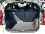 トランク(荷室)です!セカンドシートを折りたたむと長い荷物も収納できます。