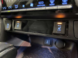 冬場に嬉しい運転席、助手席シートヒーター付きでポカポカ