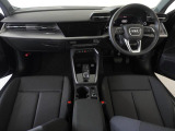 Audiのインテリアはエクステリア同様、優れたデザイン性とクオリティ、そして機能性を兼ね備えております。