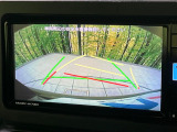 【バックカメラ】駐車時に後方がリアルタイム映像で確認できます。大型商業施設や立体駐車場での駐車時や、夜間のバック時に大活躍!運転スキルに関わらず、今や必須となった装備のひとつです!
