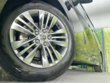 【純正アルミホイール】外観にマッチした純正アルミホイールを装着しております。各種社外アルミホイールや、スタッドレスタイヤも取扱いしております。是非ご相談ください♪