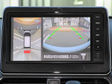 アラウンドビューモニターは4方のカメラで真上から車を見たようにモニターで確認ができる日産の自慢の装備です。是非実際の車で体感してみてください。
