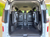 後席を格納すると、これだけの広さが!シーンに合わせたシートアレンジで、大きな荷物も積むことが出来ます♪