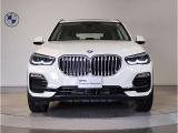 ☆BMWの代名詞とも言える【キドニーグリル】一目見ただけでBMW車であると認識できる確固たるアイコンとして存在感を放ちます☆