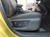 パワーシート搭載。微妙な調整が手軽にでき、ピッタリなポジションで運転することが可能です。