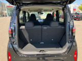 トランク(荷室)です!セカンドシートを折りたたむと長い荷物も収納できます。