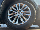 【純正18インチアルミホイール】外観にマッチした純正アルミホイールを装着しております。各種社外アルミホイールや、スタッドレスタイヤも取扱いしております。是非ご相談ください♪