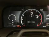 視認性よく綺麗な発色のメーターです。レクサスでは、コクピットに座っている様なイメージでドライバーの心を高揚させます。