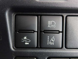 オートマチックハイビームとは、先行車や対向車のライトを認識し、ハイビームとロービームを自動で切り替える機能です。夜道の視界を確保します。詳細は販売店スタッフまでおたずねください。