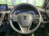 【純正革巻きステアリング】上質な革を使用することで、手にしっかり馴染みとても運転しやすいハンドルです♪