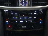 左右独立式のデュアルオートエアコン付きなので、ドライバー、同乗者の方も快適に過ごせます☆