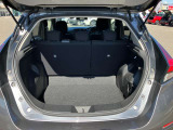 トランク(荷室)です!セカンドシートを折りたたむと長い荷物も収納できます。