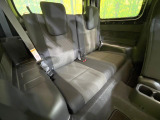 後部座席も気になるようなキズ・汚れやへたり等、大きなダメージはなく、良好な状態です。