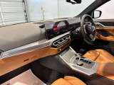 ABS:急ブレーキの車輪ロックを防止。車の安定性と操縦性を確保!