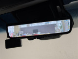 【デジタルインナーミラー】後方に設置されたカメラの映像がルームミラー型の液晶画面に送出されます。トランク内の荷物が満載でも、視界が妨げられることはありません。