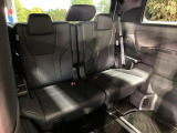 3列目シートはもちろん状態良好☆大人でもゆったりと座って頂けますので、大人数でのお出かけもラクラクです♪ご家族で、気の知れた仲間で、ドライブに行くのが楽しみですね♪