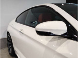 【BMWミラー】視認性の高いスタイリッシュなミラー。自動防眩機能も付いており夜間のドライビングをサポートします。