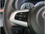 【機能】ステアリングにはオーディオ操作が可能なスイッチが付いています。