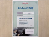 サポカーあんしん診断!トヨタ専用診断器で衝突被害軽減ブレーキなどの安全運転支援装置システムを点検しています。