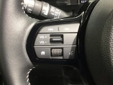 ステアリングにオーディオ操作スイッチが付いています。オーディオ画面に直接タッチしなくても操作が出来ますので、運転に集中できます。