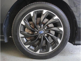 純正17インチアルミホイル/タイヤサイズは215/50R17です