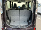日常の使用に十分な広さの荷室です♪簡単な操作でシートアレンジもできます♪