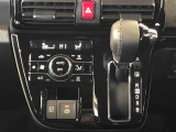 温度を設定すれば、自動で車内の温度管理をしてくれる優れものです♪ATミッションで運転楽々
