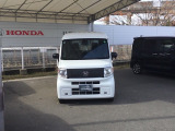 お客様に安全で快適なカーライフをお送りいただくために、中古車にも高いレベルの品質基準を設け、その基準に従って、全ての中古車について納車前整備を実施しています。
