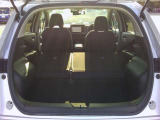 ラゲッジルームはシートバックを倒すと広く使用でき便利です
