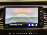 バックでの車庫入れも安心です! リアカメラが付いているバックモニター付のナビを装備しております。操作線もついており距離感も画面から確認できます。