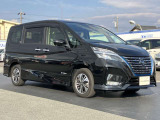 エマージェンシーブレーキ(衝突被害軽減ブレーキ)、フロントカメラが車両や歩行者を検知し警告音と共に衝突回避、軽減をアシストしてくれます。