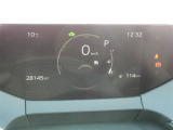 とっても見やすいメーターです。夜間時はラグジュアリーな気分にさせてくれる照明が魅力ですので、夜のドライブも楽しみになりますよ♪